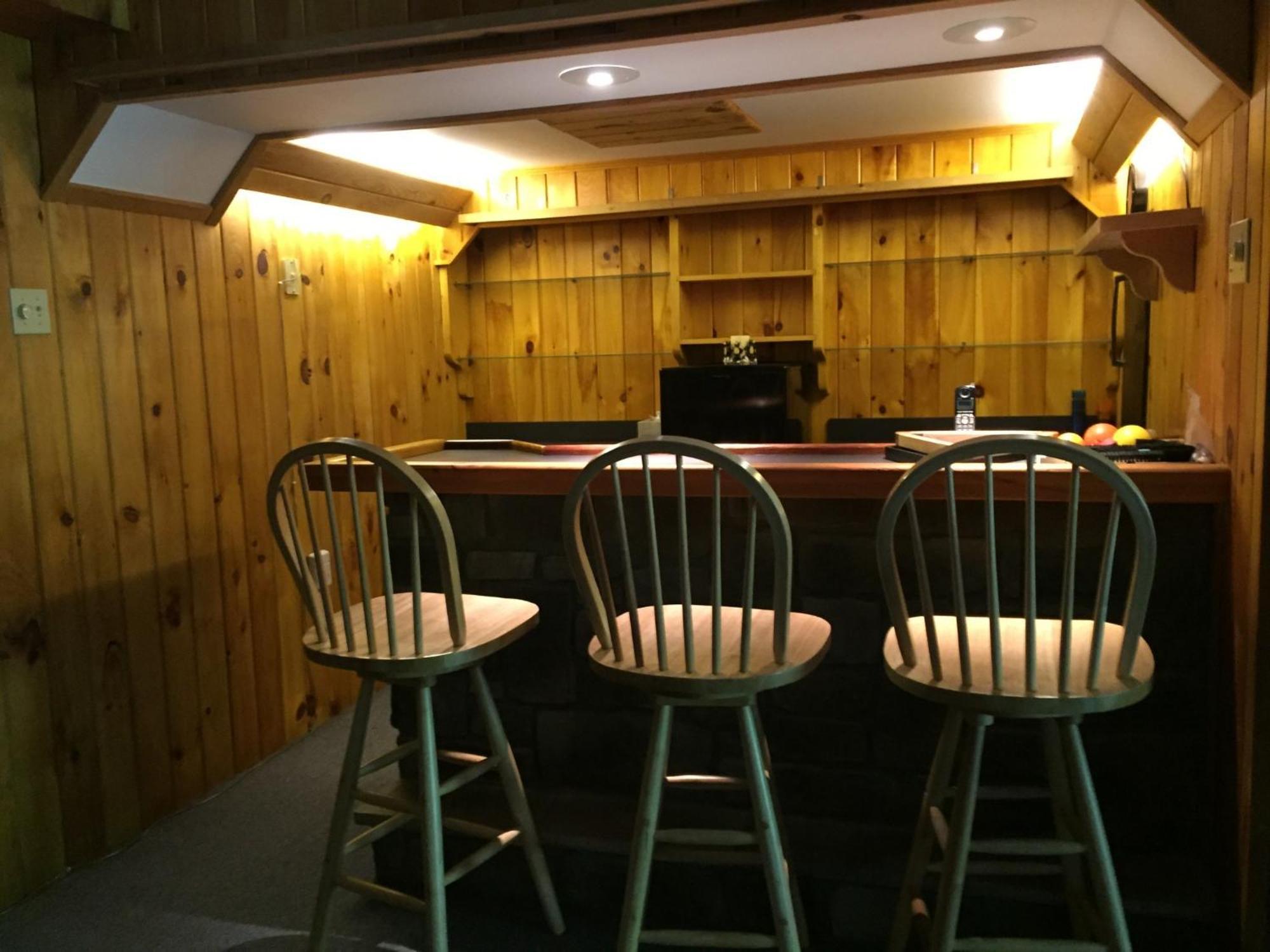 Rough Cut Lodge Gaines Bilik gambar