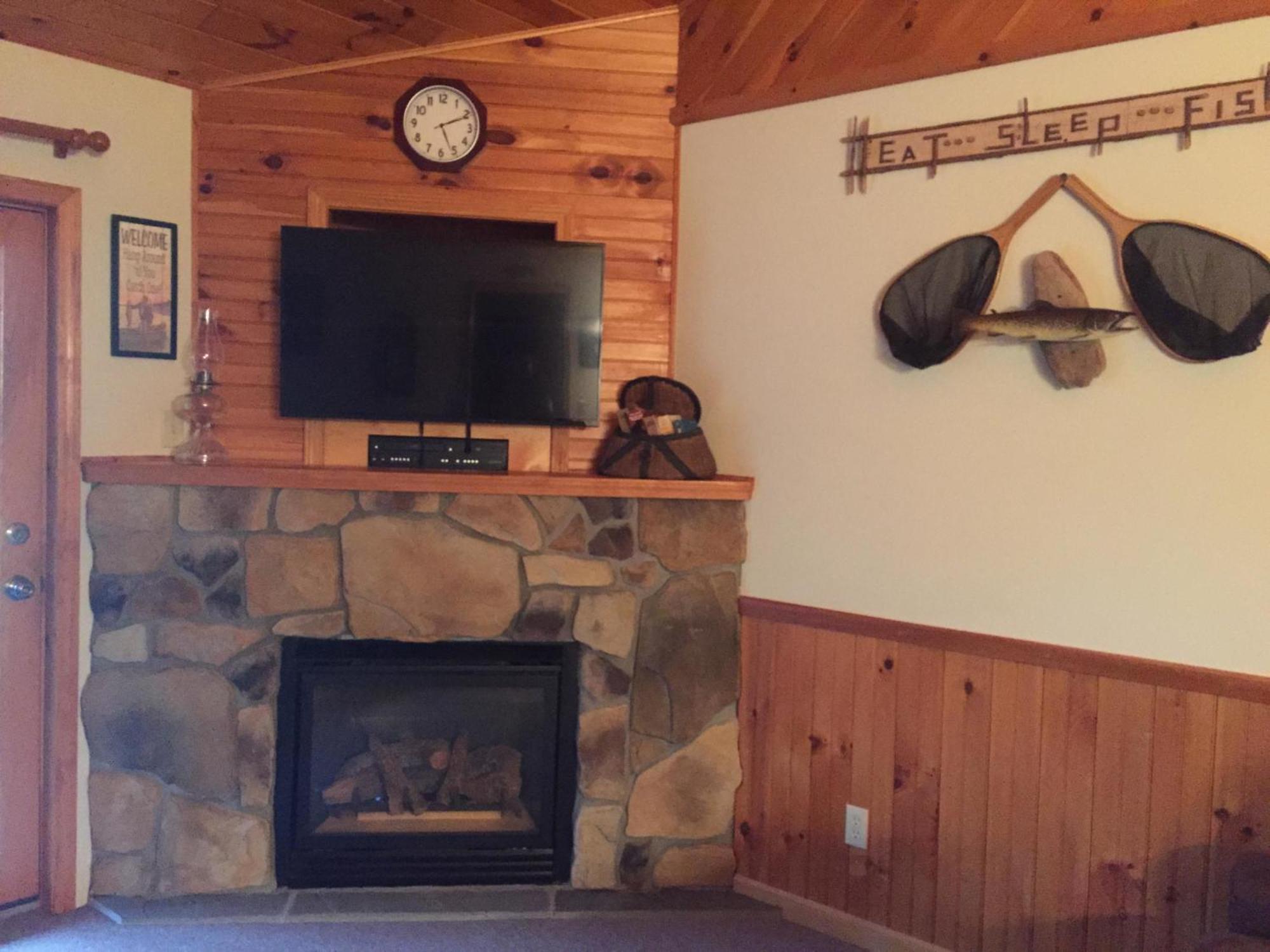 Rough Cut Lodge Gaines Bilik gambar