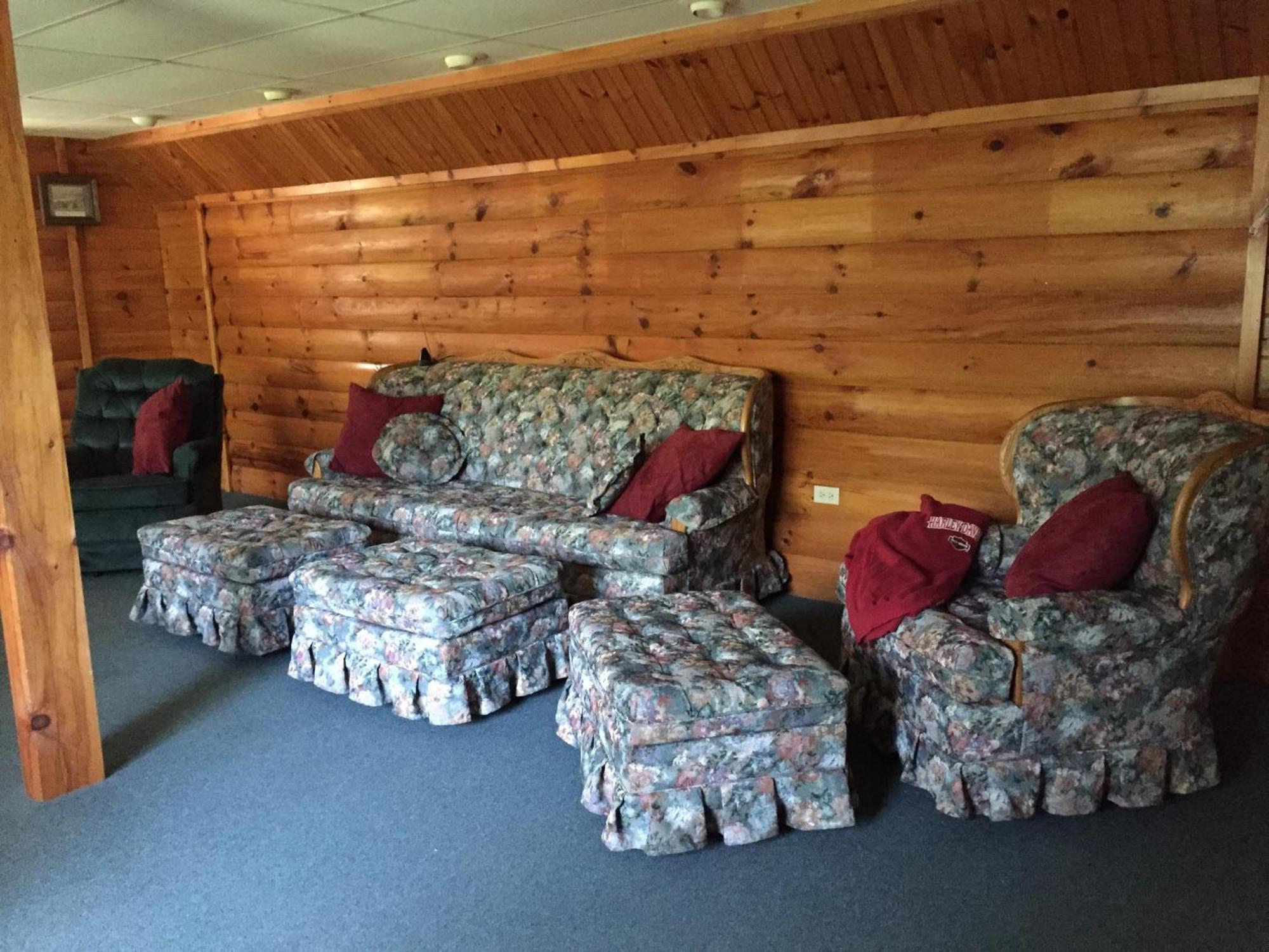 Rough Cut Lodge Gaines Bilik gambar